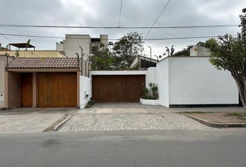Casa en  Jirón Alfredo Rosenblatt 301-399, Cuadra 3, Ur. Huertos De San Antonio, Santiago De Surco, Lima, 15023, Per