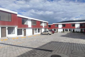 Casa en  Mitad Del Mundo, Norte De Quito