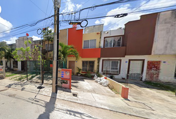Casa en fraccionamiento en  Nicolás Bravo 16, Sm 64, Puerto Juarez, Cancún, Quintana Roo, México