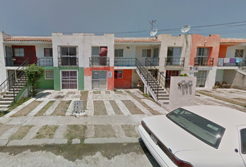 Casa en fraccionamiento en  Circuito Playa De Oro 226, Los Tamarindos, Ixtapa, Jalisco, México