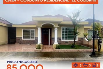 Casa en  Conjunto Habitacional El Colibri 2, Avenida La Lorena, Santo Domingo, Ecuador