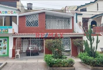 Casa en  Avenida Monte De Los Olivos, Ur. Prolongacion Benavides, Santiago De Surco, Lima, 15039, Per