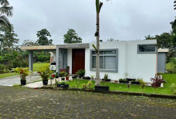 Casa en  Las Macadamias, Santo Domingo, Ecuador