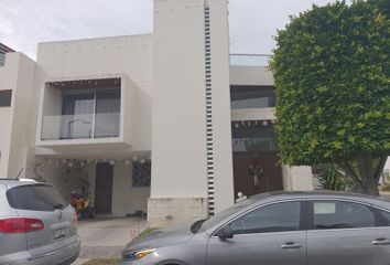 Casa en fraccionamiento en  Paseo Bugambilias, Lomas De Angelópolis, San Bernardino Tlaxcalancingo, Puebla, México