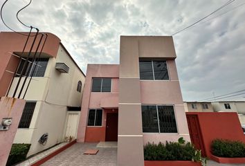 Casa en  Urbanización Cataluña, E486, Samborondón, Ecuador