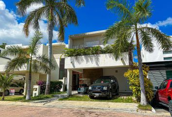Casa en  Residencial Cumbres, Calle Monte Vinsón, Cancún, Quintana Roo, México
