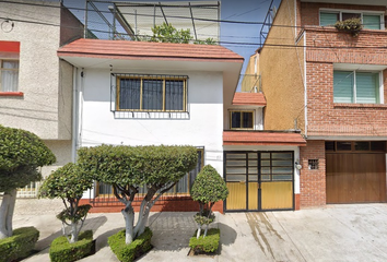 Casa en  Froylán C. Manjarrez 82, Constitución De 1917, 09260 Ciudad De México, Cdmx, México