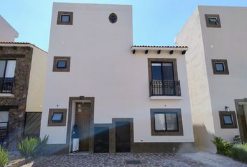 Casa en fraccionamiento en  Antigua Residencial, Avenida Fray Juan De San Miguel, San Miguel De Allende, Guanajuato, México