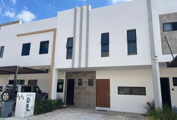 Casa en fraccionamiento en  Arbolada Sur, Cancún, Quintana Roo, México