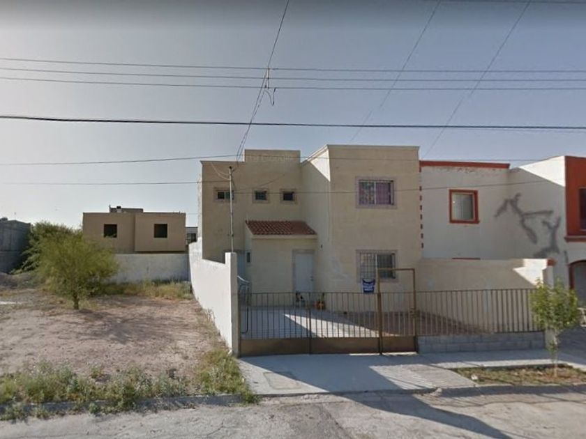 venta Casa en Villas de La Hacienda, Torreón, Torreón (YRST4730)