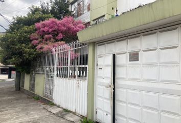 Casa en  Calle Antonio De Ulloa 2-92, Quito, Ecu