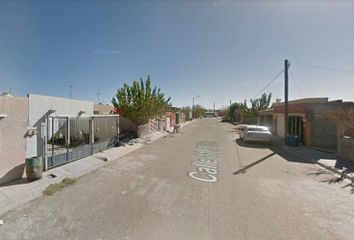 Casa en fraccionamiento en  Avenida 11 1/2 Oriente 700-738, Fraccionamiento Santa Catarina, Delicias, Chihuahua, 33017, Mex