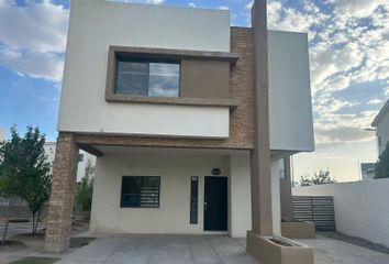 Casa en fraccionamiento en  Lucio Cabañas, Ciudad Juárez, Juárez, Chihuahua