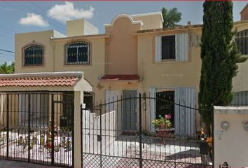 Casa en fraccionamiento en  De Porto Lisboa Sm 55, Sin Nombre, Cancún, Quintana Roo, México
